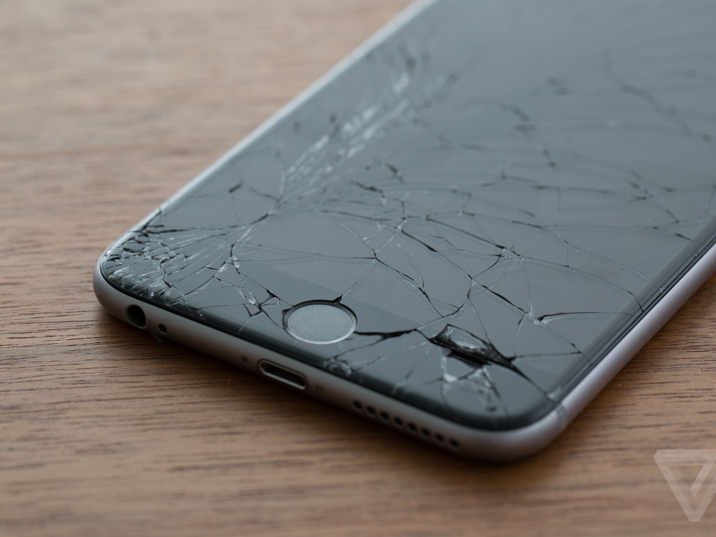 Most common phone damages that need professional repair | ศูนย์ซ่อม iPhone ไอโฟน มาตรฐาน ราคาถูก
